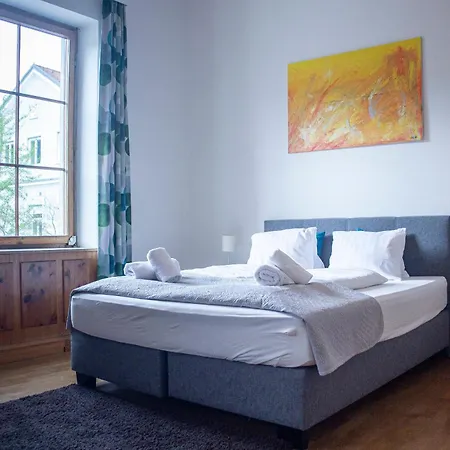 Trend Lokal-rooms-bar Hotel *