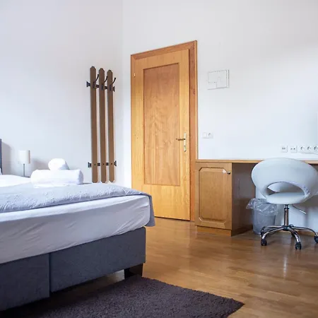 Trend Lokal-rooms-bar Hotel *